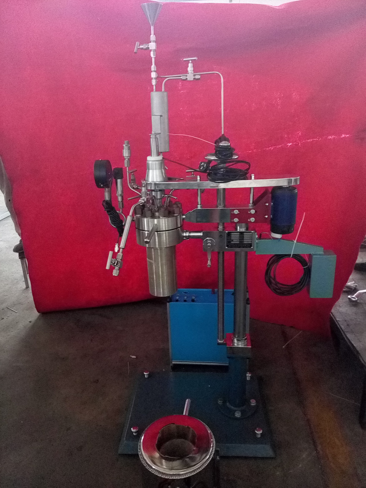 KCFD系列--帶在線加料、在線取樣-螺栓連接側(cè)面照片