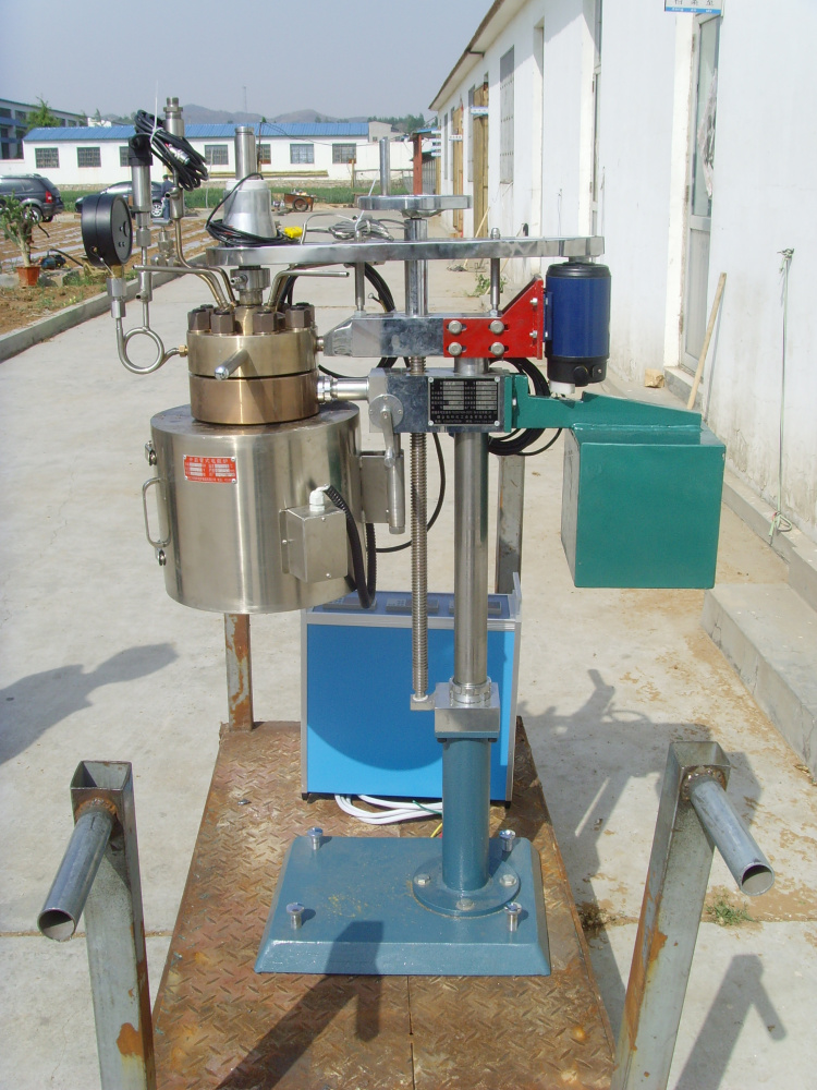 KCFD系列--釜體下料翻轉(zhuǎn)出料、帶開(kāi)啟式電加熱爐2