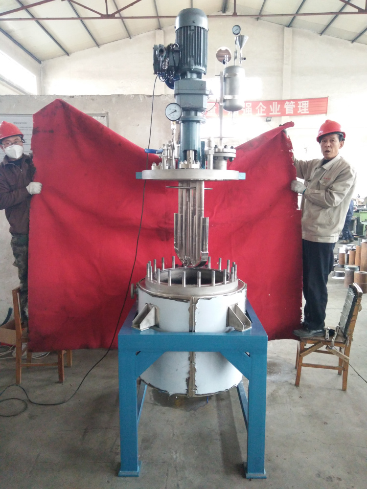 TFCF系列--電動升降釜蓋、直連攪拌、帶在線加料罐3