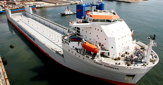 游艇運(yùn)輸船